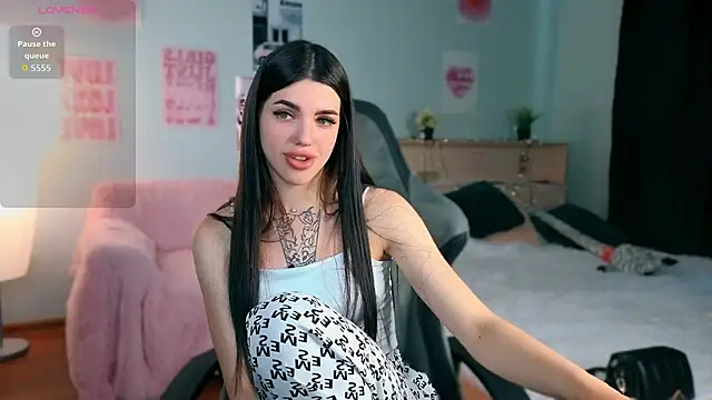 molly rettyy online show from 06-19-26, 05:01