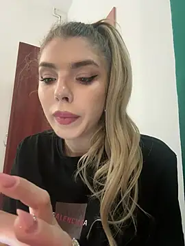 Snapshot of AishaDiamond chatting on 03-30-26, 06:31 AishaDiamond online show from 03-30-26, 06:31