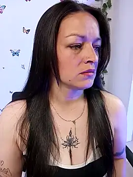 Snapshot of Isa_bluee chatting on 04-08-26, 02:11 Isa bluee online show from 04-08-26, 02:11