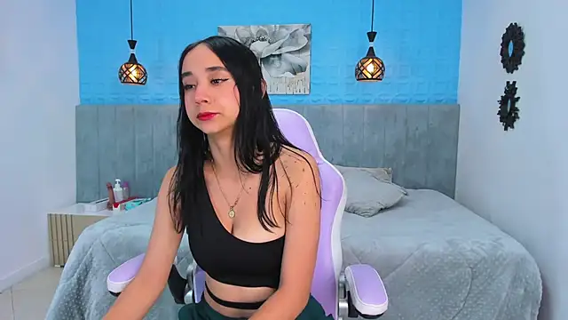 Snapshot of anny_little_01 chatting on 05-15-26, 03:35 anny little 01 online show from 05-15-26, 03:35