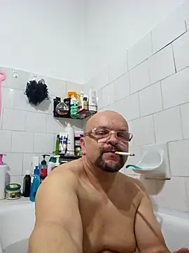 Snapshot of Cristo1982 chatting on 04-10-26, 04:01 Cristo1982 online show from 04-10-26, 04:01