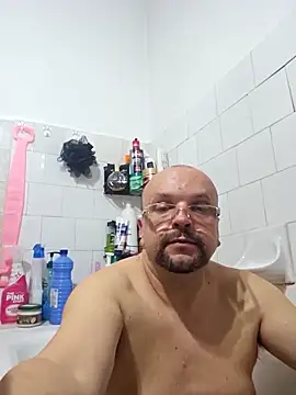 Snapshot of Cristo1982 chatting on 04-17-26, 06:11 Cristo1982 online show from 04-17-26, 06:11
