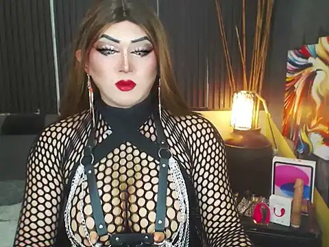 Snapshot of HugexMsLovelyxCock chatting on 05-13-26, 10:23 HugexMsLovelyxCock online show from 05-13-26, 10:23