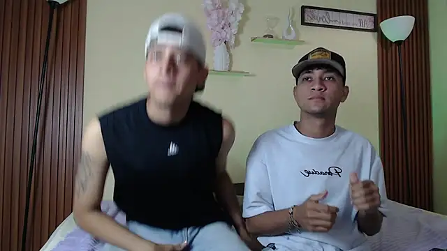 Snapshot of TwoHotTrouble_ chatting on 03-30-26, 10:00 TwoHotTrouble online show from 03-30-26, 10:00