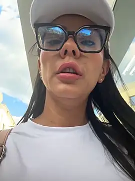 SofiParma online show from 06-17-26, 10:10