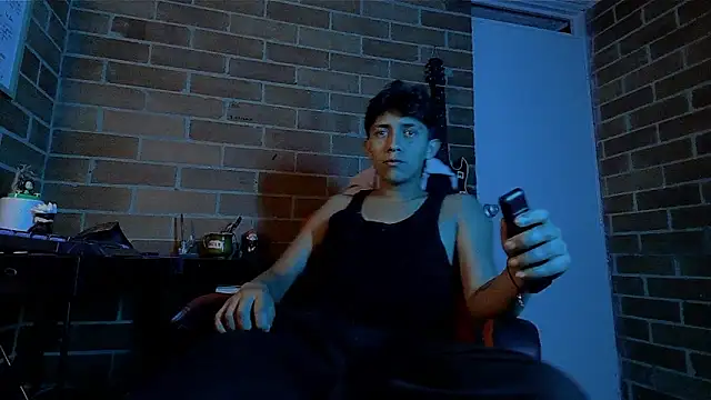 Snapshot of ethann2_ chatting on 06-08-26, 11:38 ethann2 online show from 06-08-26, 11:38