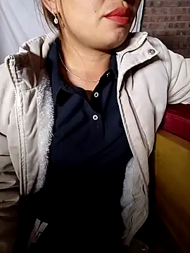 Snapshot of cat-kat chatting on 04-24-26, 01:57 cat-kat online show from 04-24-26, 01:57