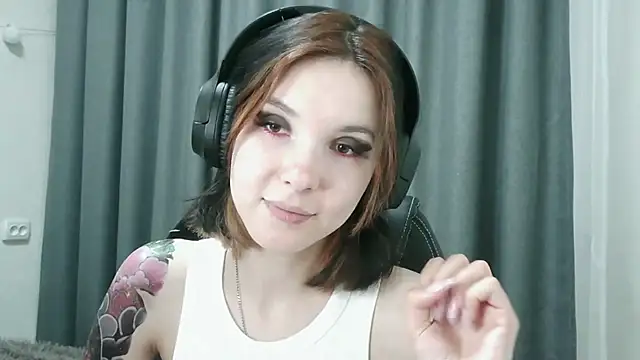 Snapshot of RubyBooby chatting on 06-12-26, 05:12 RubyBooby online show from 06-12-26, 05:12