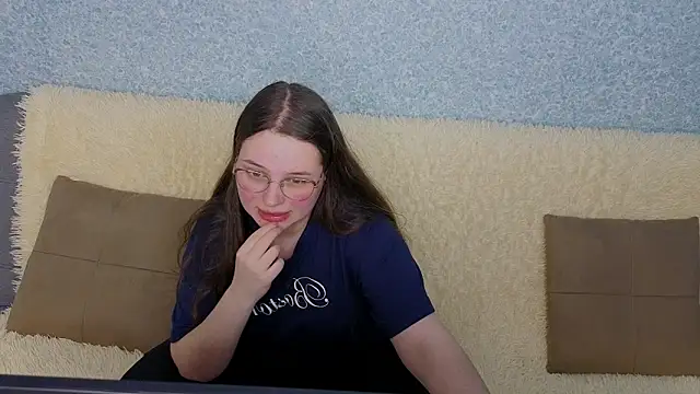 Snapshot of SofiDreamm chatting on 04-17-26, 08:23 SofiDreamm online show from 04-17-26, 08:23