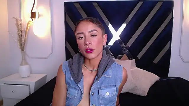 Skylee and Violet online show from 04-09-26, 08:03