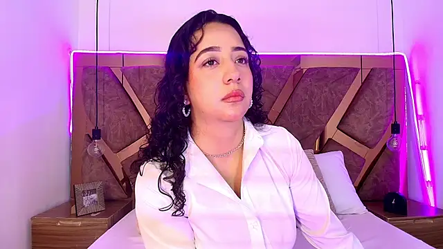 Snapshot of bella_swwan_ chatting on 06-17-26, 01:34 bella swwan online show from 06-17-26, 01:34