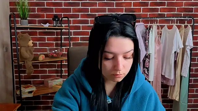 Snapshot of AnnaaPage chatting on 04-15-26, 01:40 AnnaaPage online show from 04-15-26, 01:40