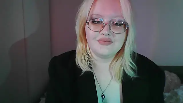Snapshot of Elayne_Sweet chatting on 04-14-26, 08:09 Elayne Sweet online show from 04-14-26, 08:09