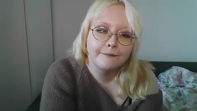 Snapshot of Elayne_Sweet chatting on 04-15-26, 08:10 Elayne Sweet online show from 04-15-26, 08:10