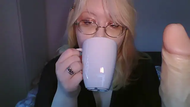 Snapshot of Elayne_Sweet chatting on 04-21-26, 06:09 Elayne Sweet online show from 04-21-26, 06:09
