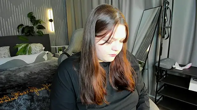 Evelyne Loo online show from 05-13-26, 09:17