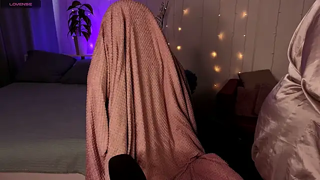 Snapshot of Sweetiest_Pie chatting on 04-16-26, 05:41 Sweetiest Pie online show from 04-16-26, 05:41