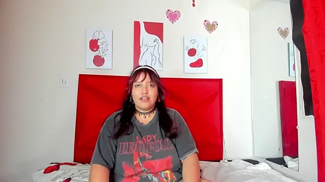 Snapshot of AleSweet_1 chatting on 04-18-26, 01:26 AleSweet 1 online show from 04-18-26, 01:26