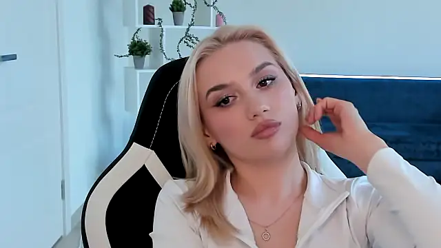 CarmonMola online show from 04-01-26, 01:12