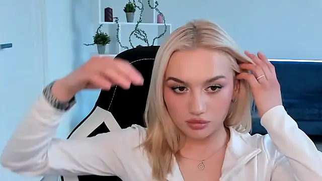 CarmonMola online show from 04-01-26, 01:41