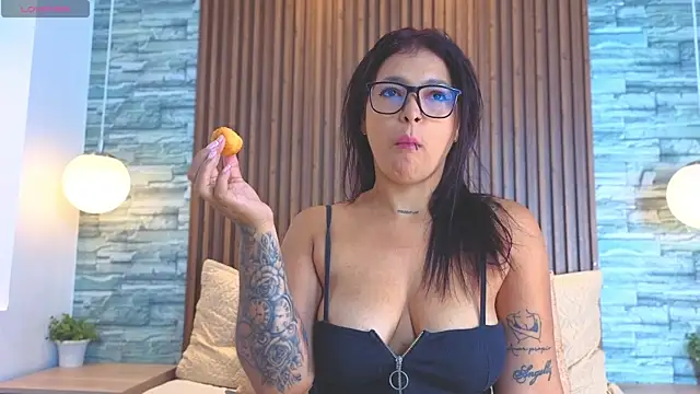 Snapshot of Mia_milf_x chatting on 06-09-26, 11:22 Mia milf x online show from 06-09-26, 11:22