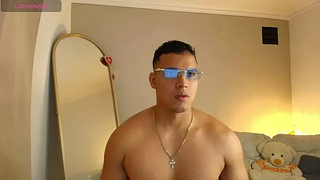 Snapshot of Maxi_and_Ares chatting on 04-05-26, 07:11 Maxi and Ares online show from 04-05-26, 07:11