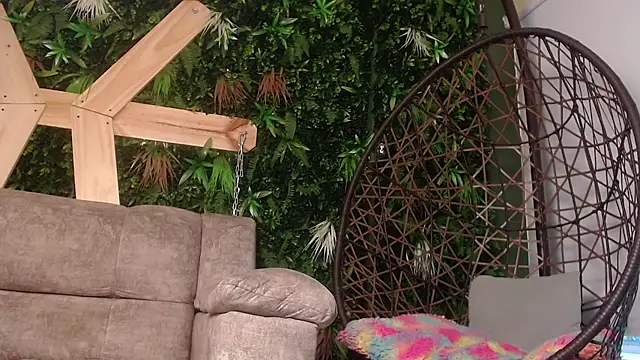 Milan Moon online show from 04-15-26, 07:58