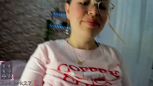 Snapshot of Zoe_brk chatting on 06-18-26, 09:14 Zoe brk online show from 06-18-26, 09:14