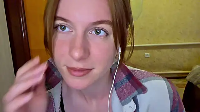 Snapshot of DonnaKuc chatting on 05-10-26, 06:07 DonnaKuc online show from 05-10-26, 06:07
