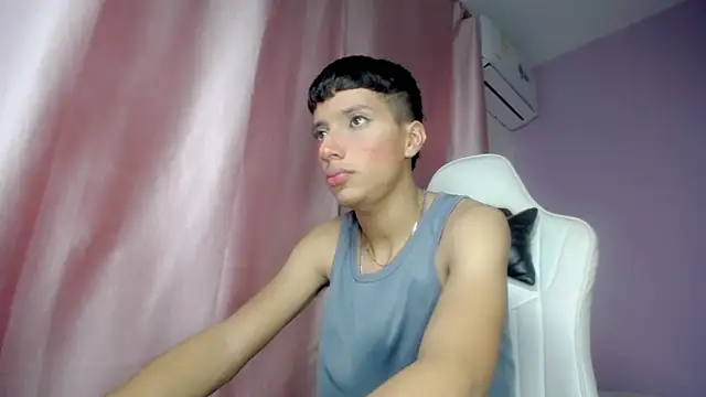 Snapshot of Yei_lee_ chatting on 04-28-26, 03:11 Yei lee online show from 04-28-26, 03:11