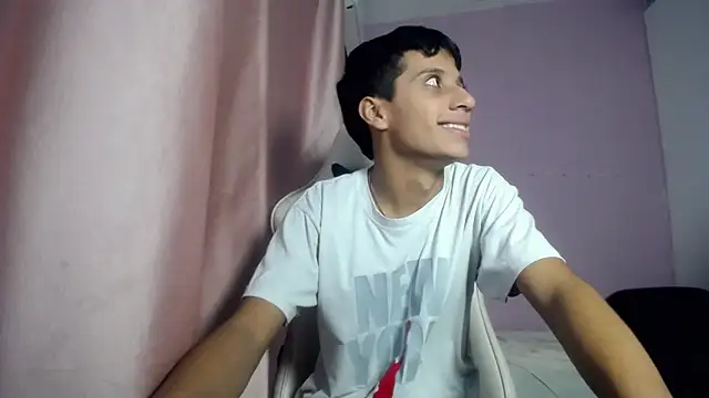 Snapshot of Yei_lee_ chatting on 05-18-26, 04:07 Yei lee online show from 05-18-26, 04:07