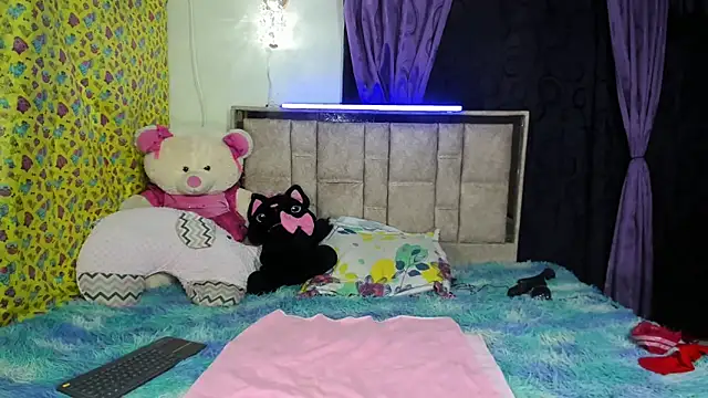 Snapshot of moniquehisk chatting on 05-12-26, 06:05 moniquehisk online show from 05-12-26, 06:05