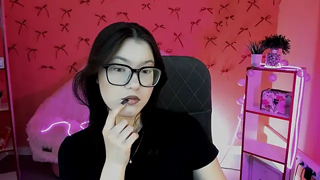 Snapshot of JennyGibson chatting on 04-26-26, 05:05 JennyGibson online show from 04-26-26, 05:05