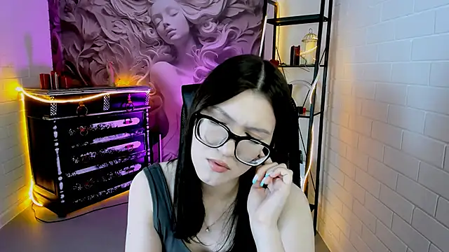 Snapshot of JennyGibson chatting on 05-28-26, 05:05 JennyGibson online show from 05-28-26, 05:05