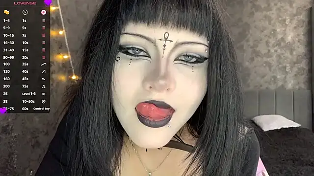 Snapshot of EmilyEmbears chatting on 06-12-26, 06:34 EmilyEmbears online show from 06-12-26, 06:34