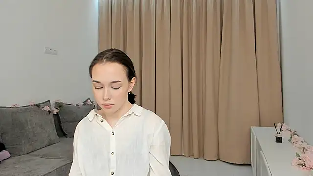 RoyceKintzel online show from 04-11-26, 06:34