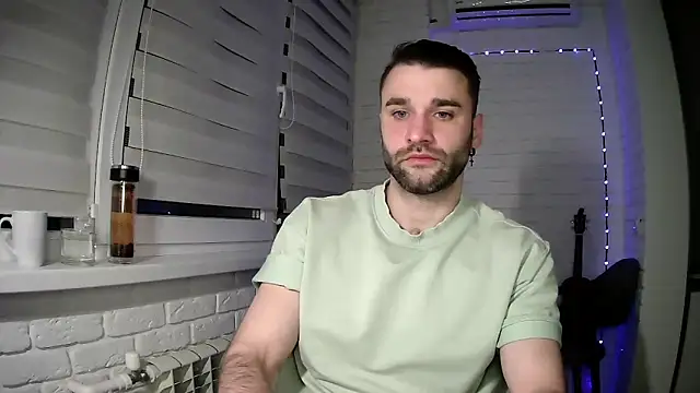 Snapshot of DaddySlava chatting on 04-10-26, 06:23 DaddySlava online show from 04-10-26, 06:23
