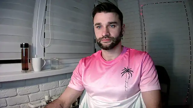Snapshot of DaddySlava chatting on 04-19-26, 08:00 DaddySlava online show from 04-19-26, 08:00