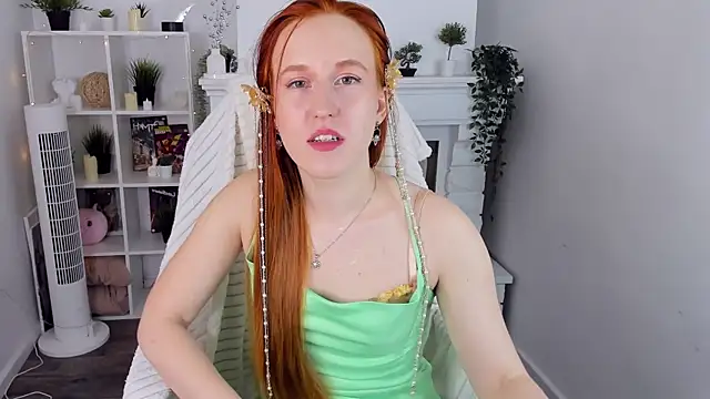 Snapshot of EvaBellea chatting on 04-14-26, 01:28 EvaBellea online show from 04-14-26, 01:28