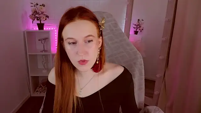 Snapshot of EvaBellea chatting on 04-18-26, 12:53 EvaBellea online show from 04-18-26, 12:53