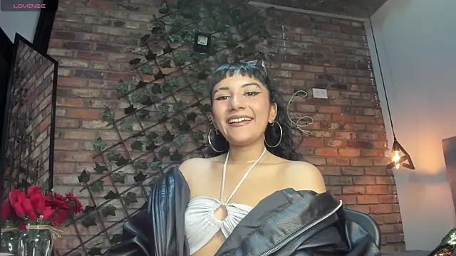 Snapshot of Hanna_Clark__ chatting on 05-15-26, 02:46 Hanna Clark online show from 05-15-26, 02:46
