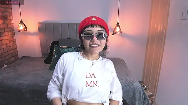 Snapshot of Hanna_Clark__ chatting on 05-22-26, 02:44 Hanna Clark online show from 05-22-26, 02:44