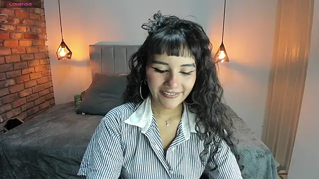 Snapshot of Hanna_Clark__ chatting on 05-25-26, 12:00 Hanna Clark online show from 05-25-26, 12:00