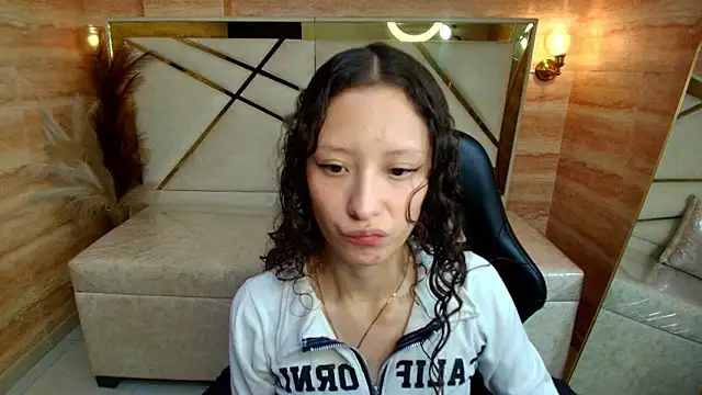 Snapshot of abby__r chatting on 04-30-26, 12:33 abby r online show from 04-30-26, 12:33