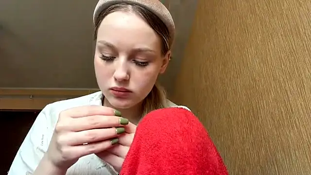 ElvieTribou online show from 04-07-26, 08:15