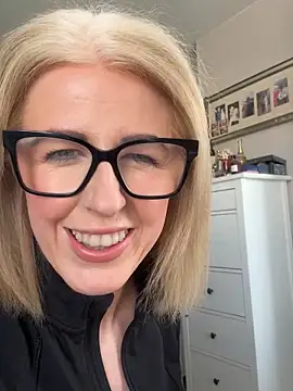 Snapshot of Laylaskyexx chatting on 04-14-26, 10:32 Laylaskyexx online show from 04-14-26, 10:32