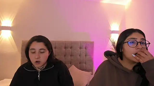 Snapshot of Elisa_n_Emma chatting on 05-16-26, 12:37 Elisa n Emma online show from 05-16-26, 12:37