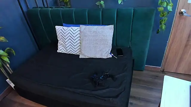 Alicecoule  online show from 04-21-26, 11:38