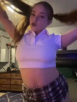 Snapshot of mariex83 chatting on 04-05-26, 02:42 mariex83 online show from 04-05-26, 02:42