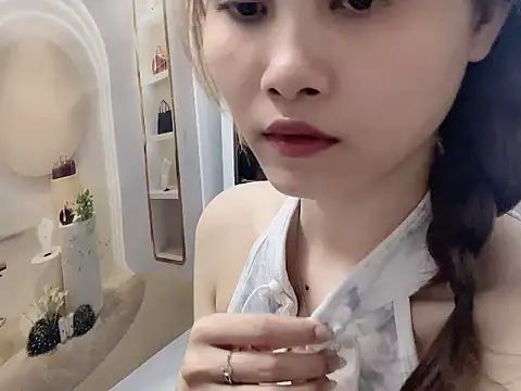 Snapshot of ___Nami___ chatting on 05-10-26, 04:45 Nami online show from 05-10-26, 04:45